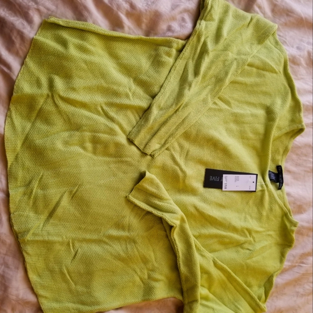 NWT lightweight sweater with cashmere lime green